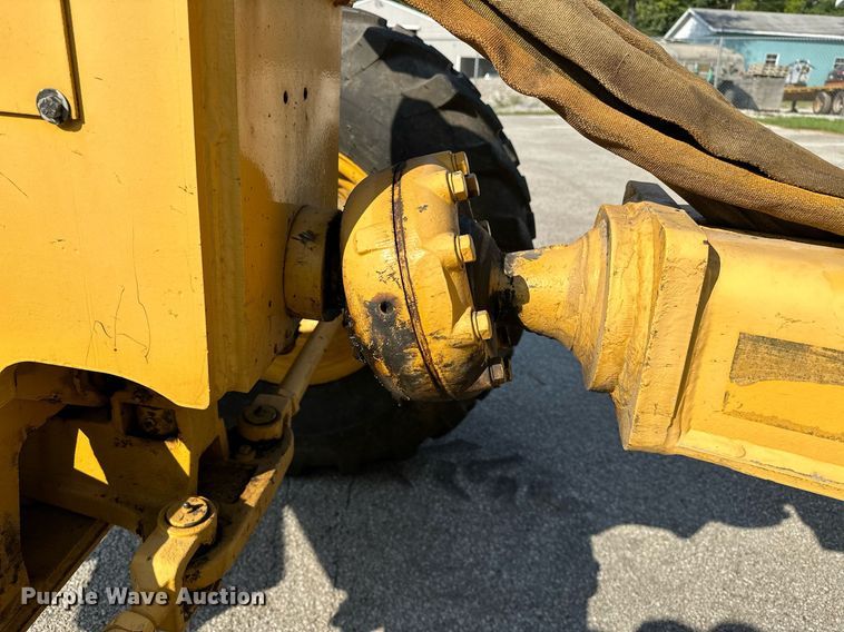 image for item OC9174 1988 John Deere 770BH  motor grader