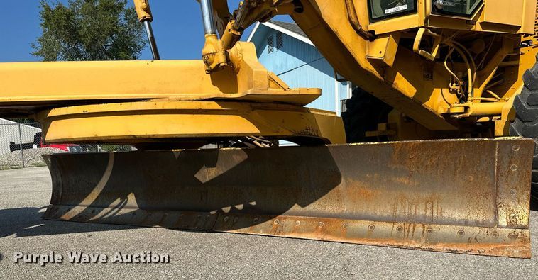 image for item OC9174 1988 John Deere 770BH  motor grader