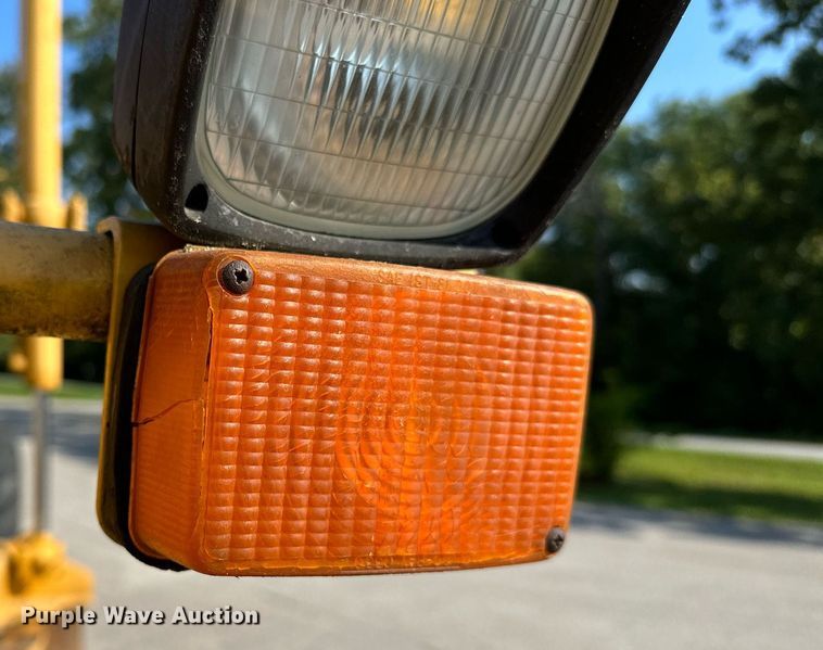 image for item OC9174 1988 John Deere 770BH  motor grader