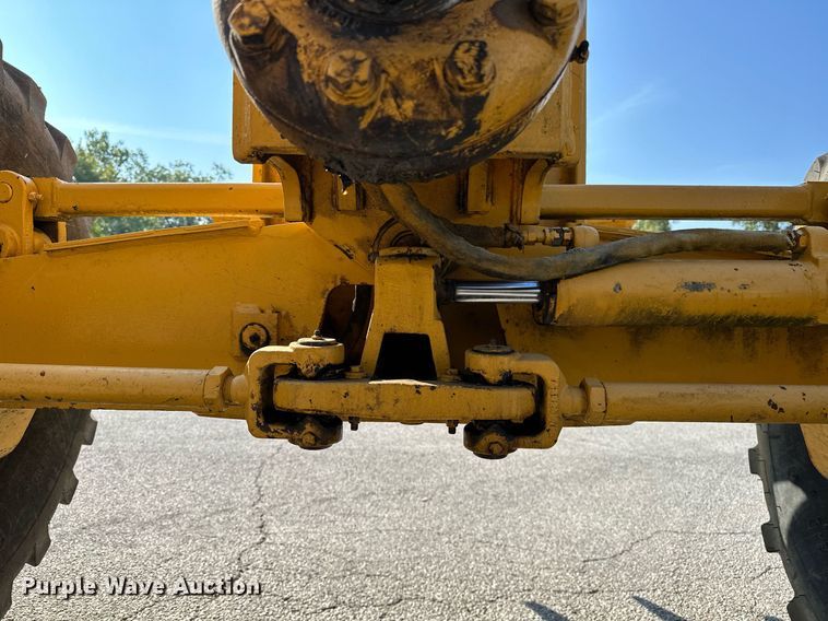 image for item OC9174 1988 John Deere 770BH  motor grader