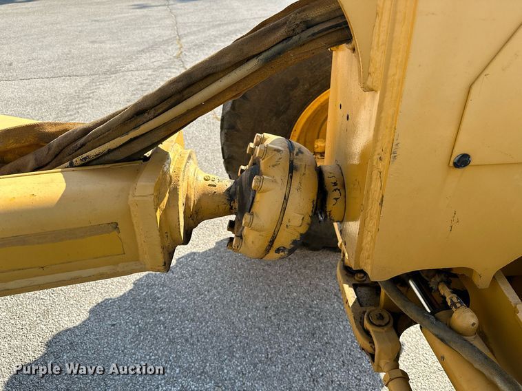 image for item OC9174 1988 John Deere 770BH  motor grader