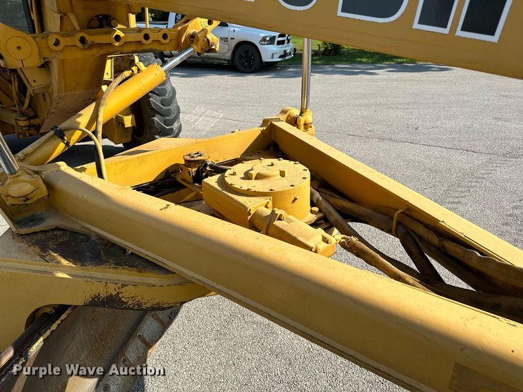 image for item OC9174 1988 John Deere 770BH  motor grader