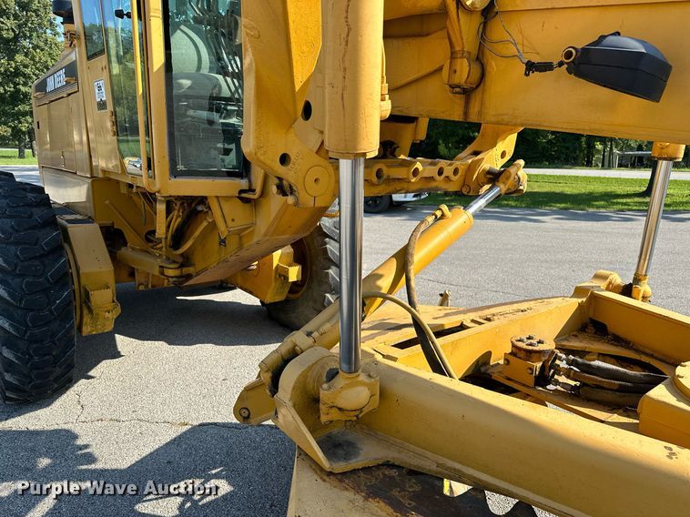 image for item OC9174 1988 John Deere 770BH  motor grader