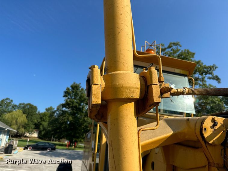 image for item OC9174 1988 John Deere 770BH  motor grader