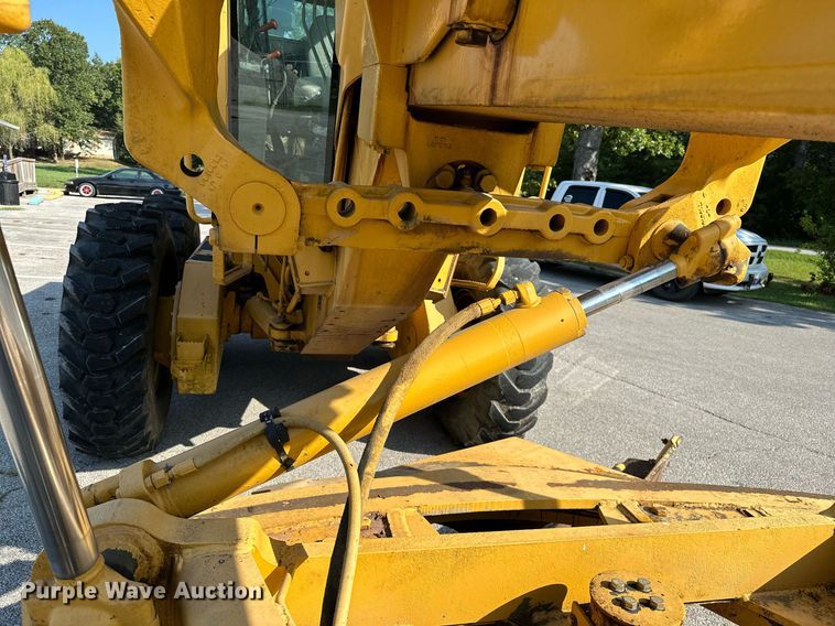 image for item OC9174 1988 John Deere 770BH  motor grader