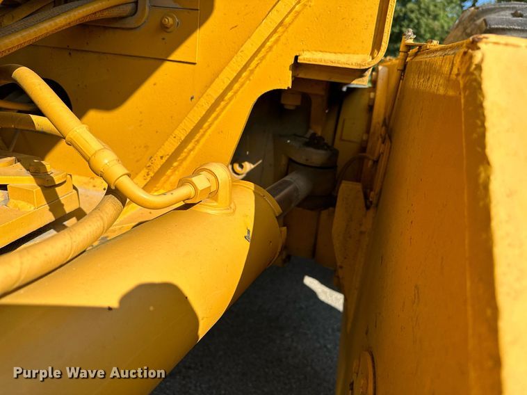 image for item OC9174 1988 John Deere 770BH  motor grader