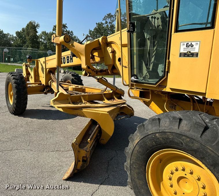 image for item OC9174 1988 John Deere 770BH  motor grader