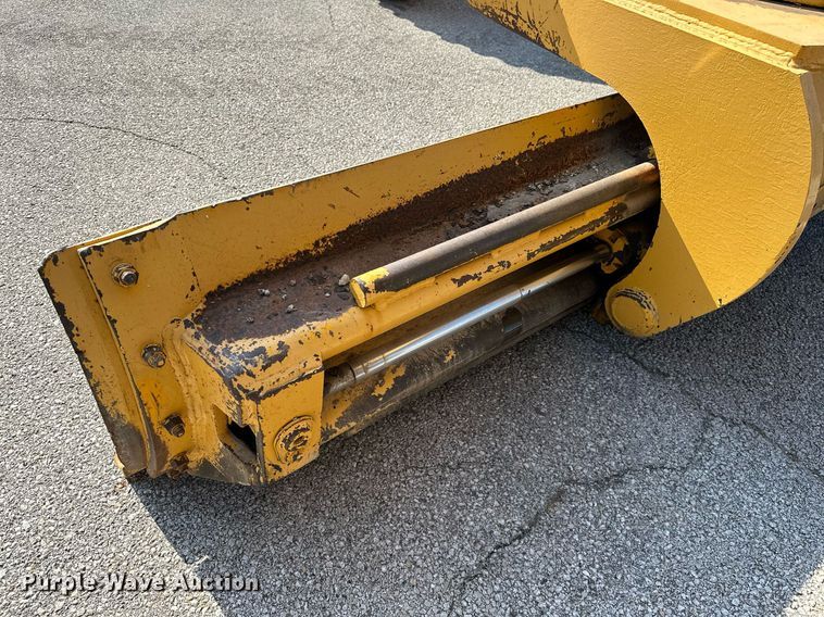 image for item OC9174 1988 John Deere 770BH  motor grader