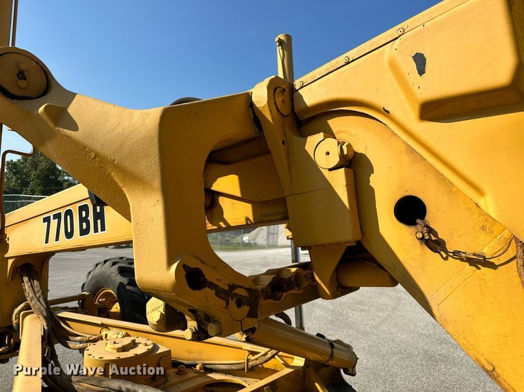 image for item OC9174 1988 John Deere 770BH  motor grader