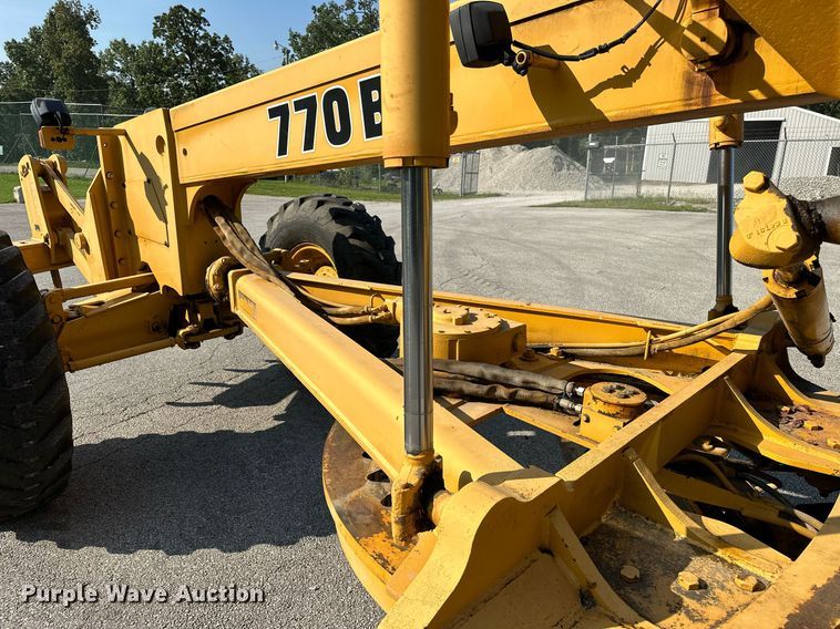 image for item OC9174 1988 John Deere 770BH  motor grader