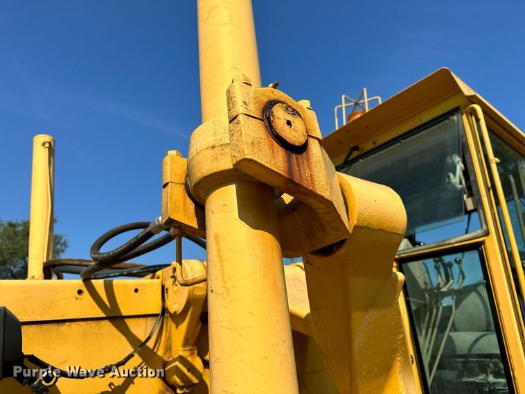 image for item OC9174 1988 John Deere 770BH  motor grader