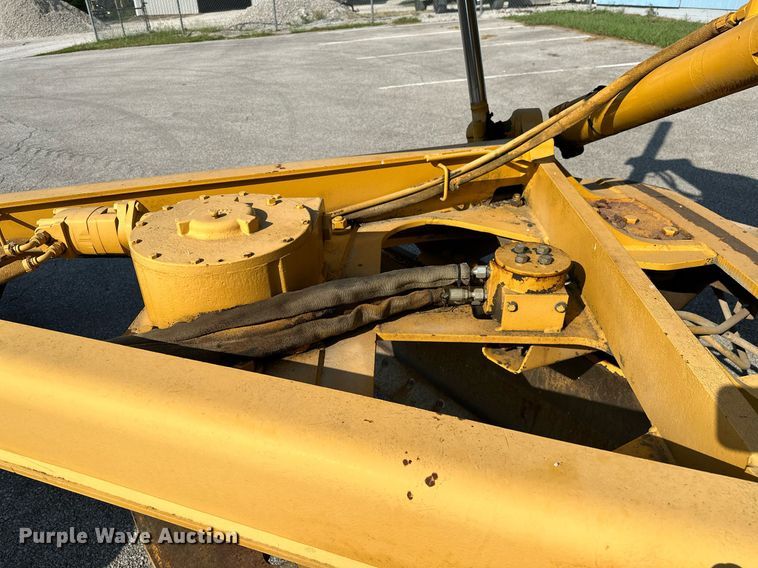 image for item OC9174 1988 John Deere 770BH  motor grader