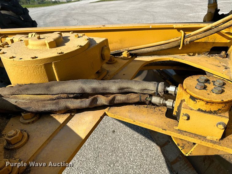 image for item OC9174 1988 John Deere 770BH  motor grader