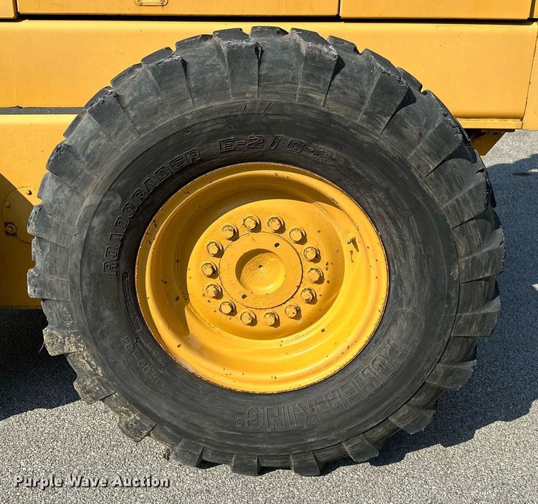 image for item OC9174 1988 John Deere 770BH  motor grader