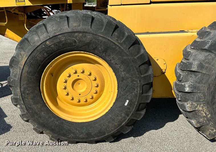 image for item OC9174 1988 John Deere 770BH  motor grader