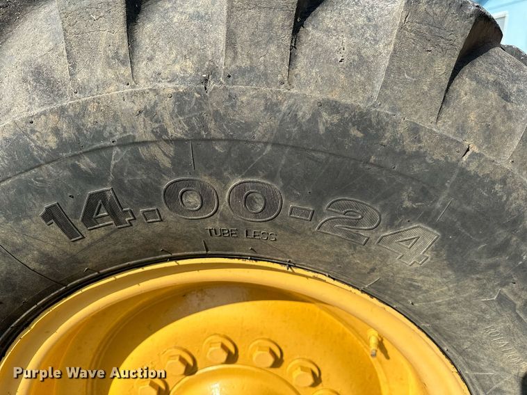 image for item OC9174 1988 John Deere 770BH  motor grader