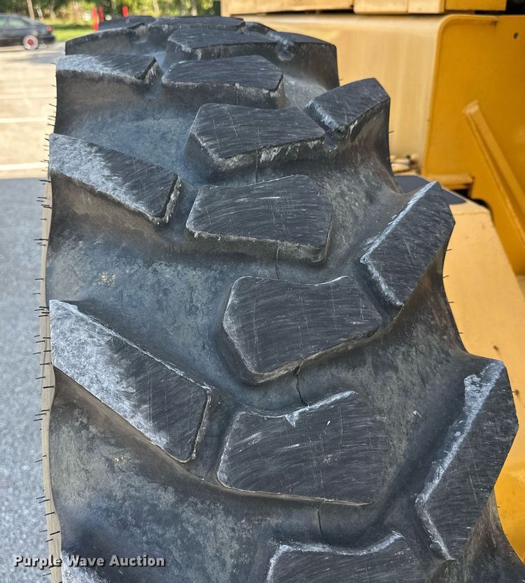 image for item OC9174 1988 John Deere 770BH  motor grader