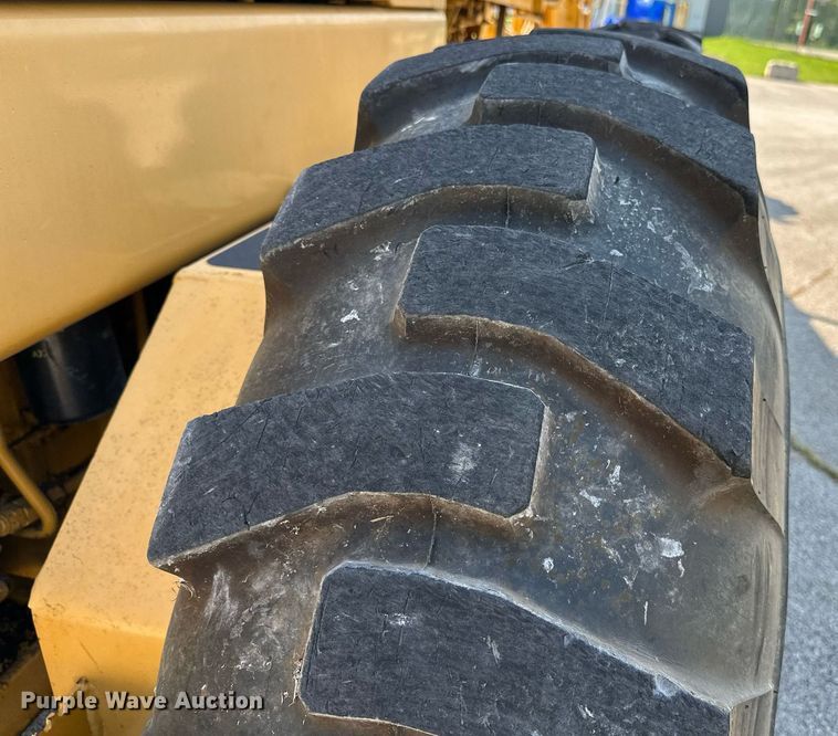 image for item OC9174 1988 John Deere 770BH  motor grader