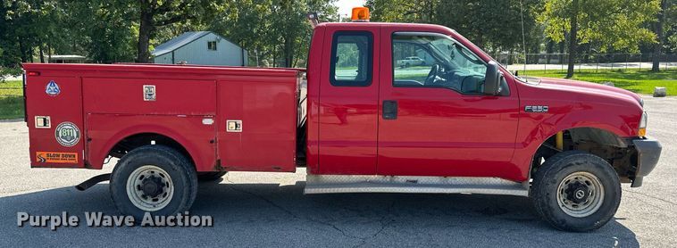 image for item OC9176 2004 Ford F250  Super Duty XL  SuperCab utility bed pickup truck