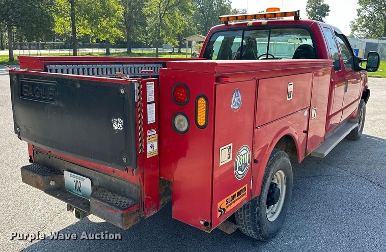 image for item OC9176 2004 Ford F250  Super Duty XL  SuperCab utility bed pickup truck