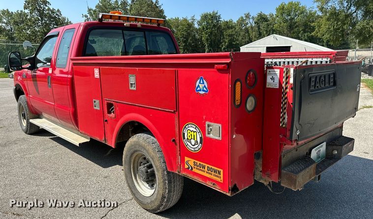 image for item OC9176 2004 Ford F250  Super Duty XL  SuperCab utility bed pickup truck