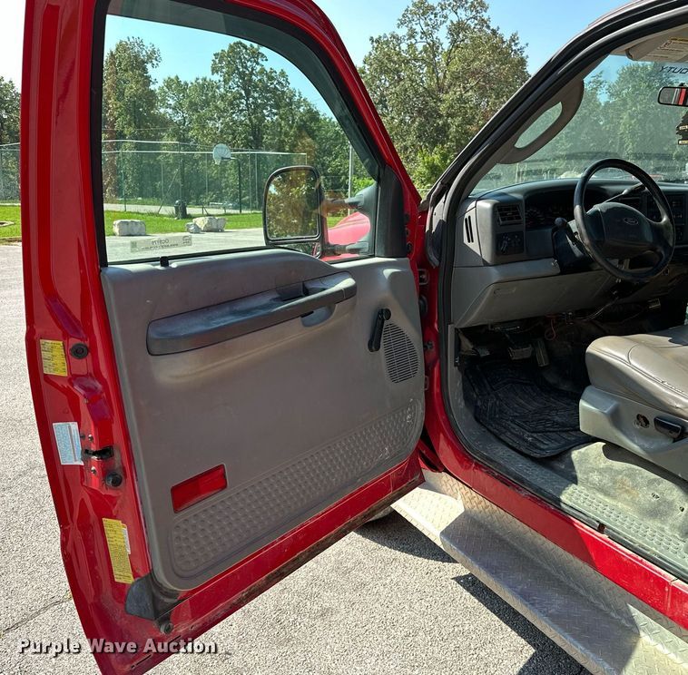 image for item OC9176 2004 Ford F250  Super Duty XL  SuperCab utility bed pickup truck