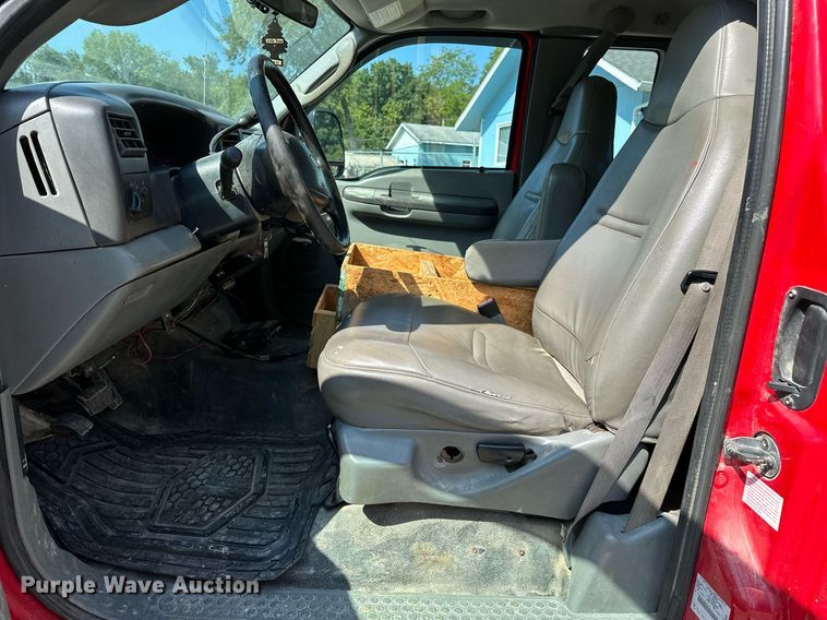 image for item OC9176 2004 Ford F250  Super Duty XL  SuperCab utility bed pickup truck