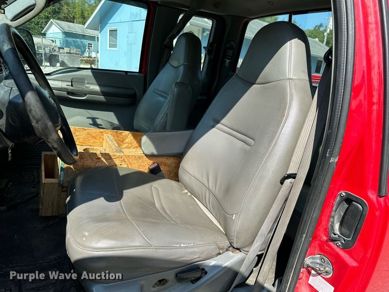 image for item OC9176 2004 Ford F250  Super Duty XL  SuperCab utility bed pickup truck