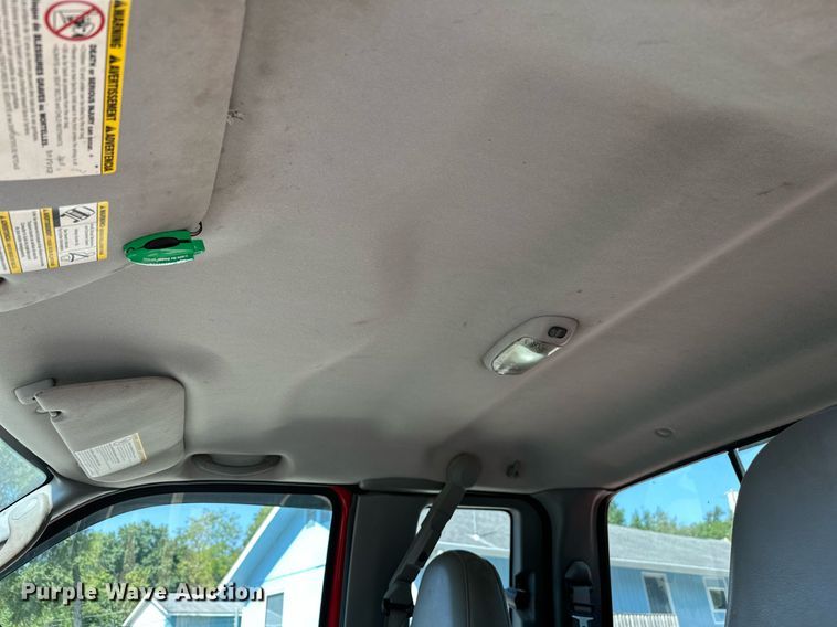 image for item OC9176 2004 Ford F250  Super Duty XL  SuperCab utility bed pickup truck