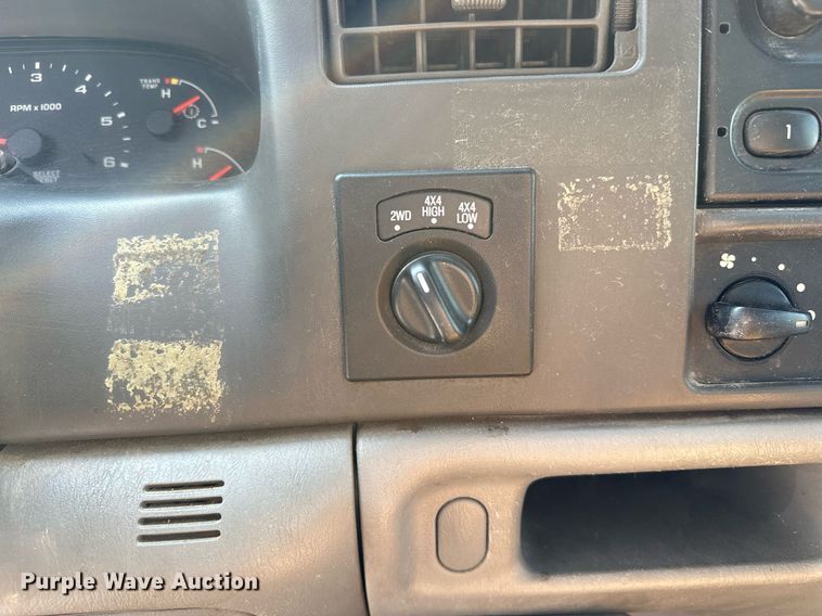 image for item OC9176 2004 Ford F250  Super Duty XL  SuperCab utility bed pickup truck