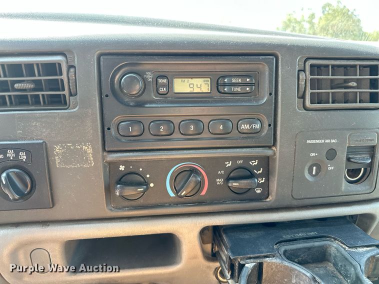 image for item OC9176 2004 Ford F250  Super Duty XL  SuperCab utility bed pickup truck