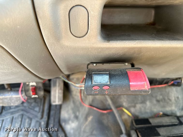 image for item OC9176 2004 Ford F250  Super Duty XL  SuperCab utility bed pickup truck