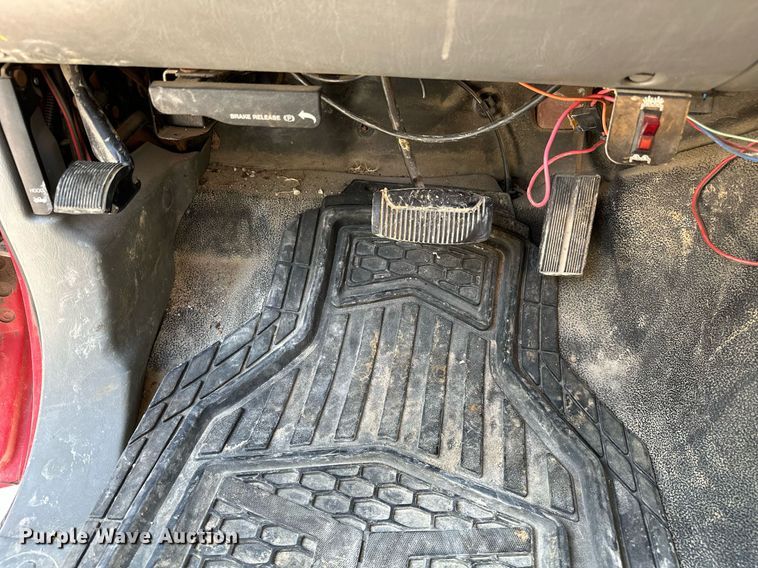 image for item OC9176 2004 Ford F250  Super Duty XL  SuperCab utility bed pickup truck