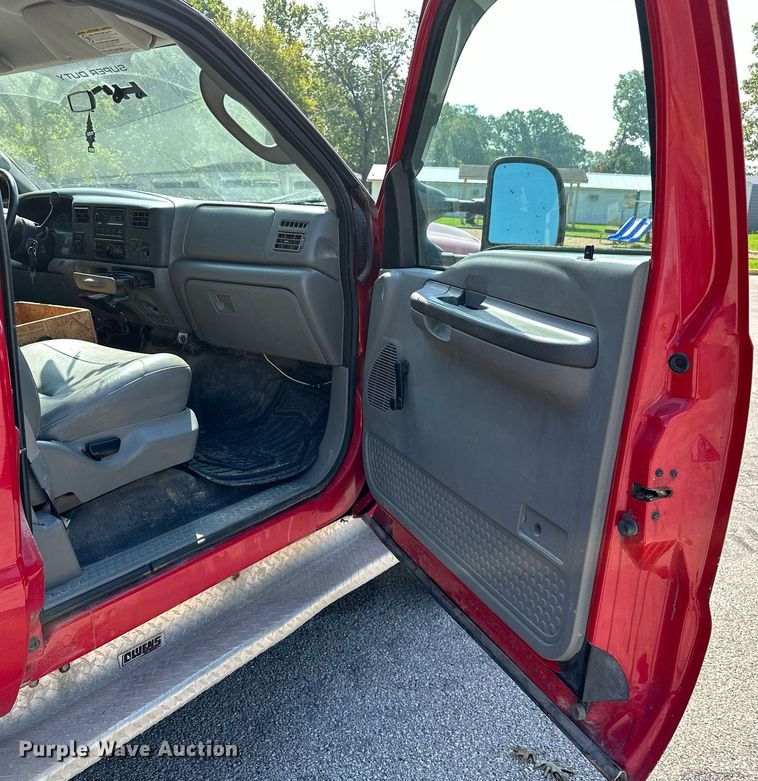 image for item OC9176 2004 Ford F250  Super Duty XL  SuperCab utility bed pickup truck