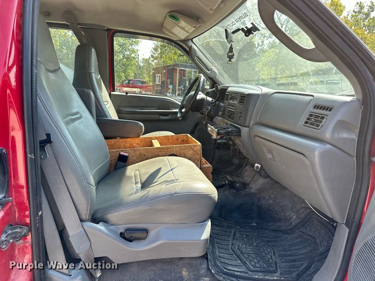 image for item OC9176 2004 Ford F250  Super Duty XL  SuperCab utility bed pickup truck