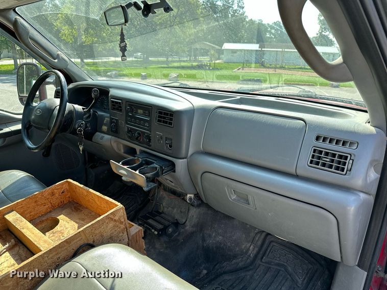 image for item OC9176 2004 Ford F250  Super Duty XL  SuperCab utility bed pickup truck