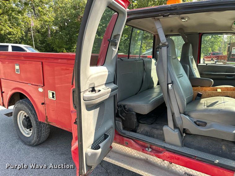 image for item OC9176 2004 Ford F250  Super Duty XL  SuperCab utility bed pickup truck