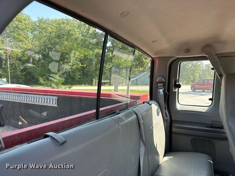 image for item OC9176 2004 Ford F250  Super Duty XL  SuperCab utility bed pickup truck