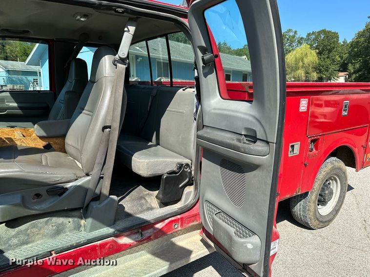 image for item OC9176 2004 Ford F250  Super Duty XL  SuperCab utility bed pickup truck