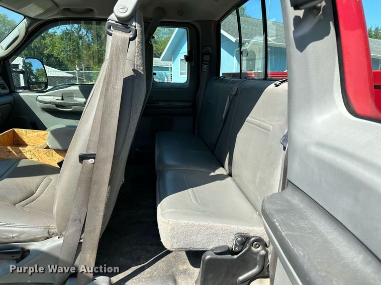 image for item OC9176 2004 Ford F250  Super Duty XL  SuperCab utility bed pickup truck