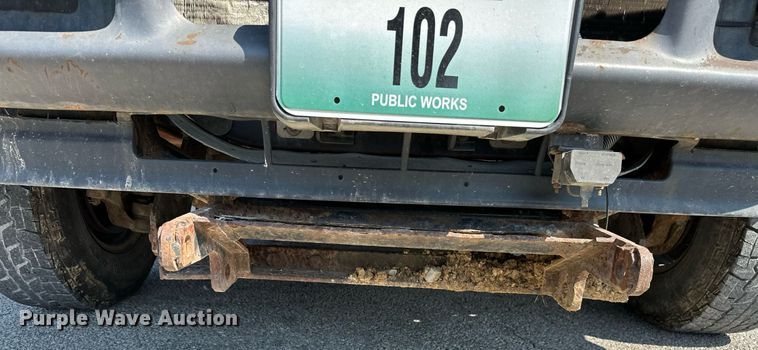 image for item OC9176 2004 Ford F250  Super Duty XL  SuperCab utility bed pickup truck