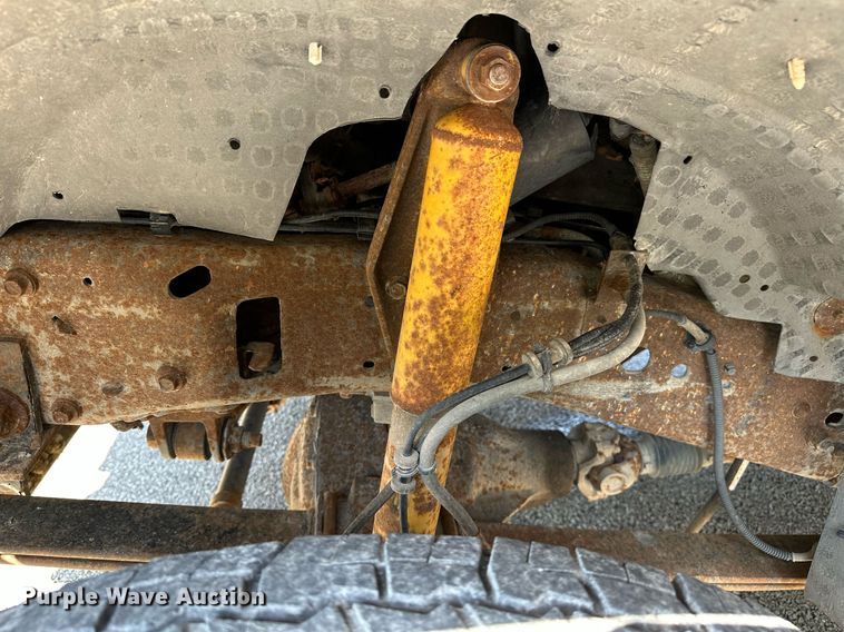 image for item OC9176 2004 Ford F250  Super Duty XL  SuperCab utility bed pickup truck