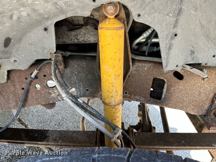 image for item OC9176 2004 Ford F250  Super Duty XL  SuperCab utility bed pickup truck