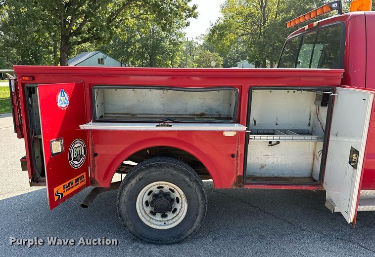 image for item OC9176 2004 Ford F250  Super Duty XL  SuperCab utility bed pickup truck