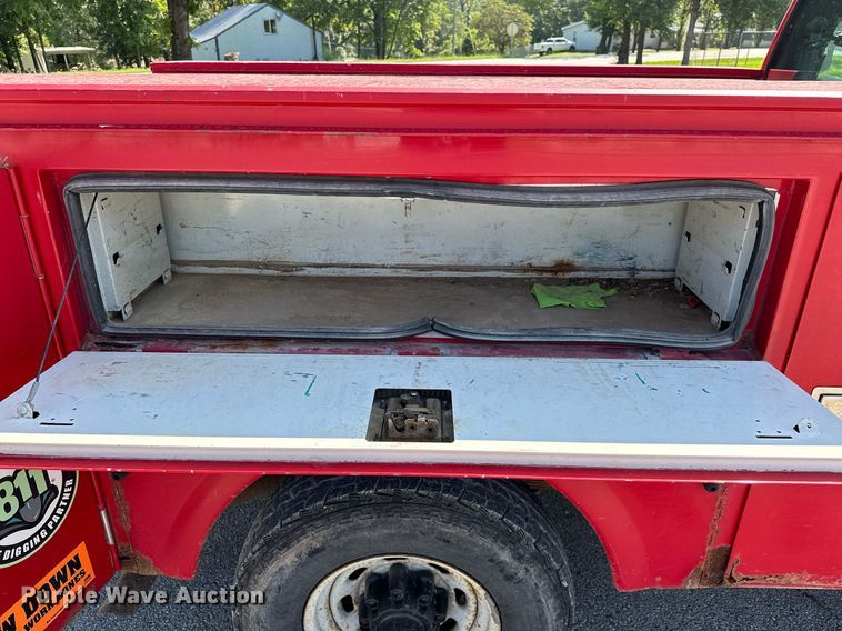image for item OC9176 2004 Ford F250  Super Duty XL  SuperCab utility bed pickup truck