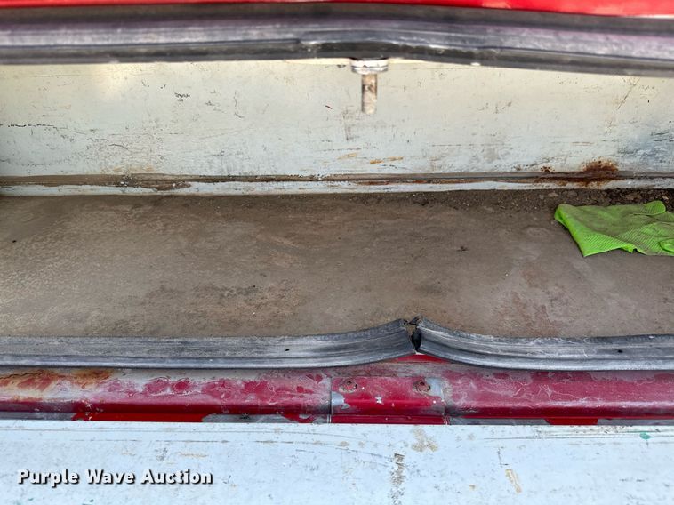 image for item OC9176 2004 Ford F250  Super Duty XL  SuperCab utility bed pickup truck