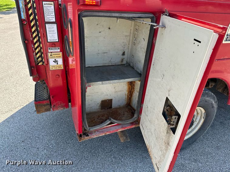 image for item OC9176 2004 Ford F250  Super Duty XL  SuperCab utility bed pickup truck