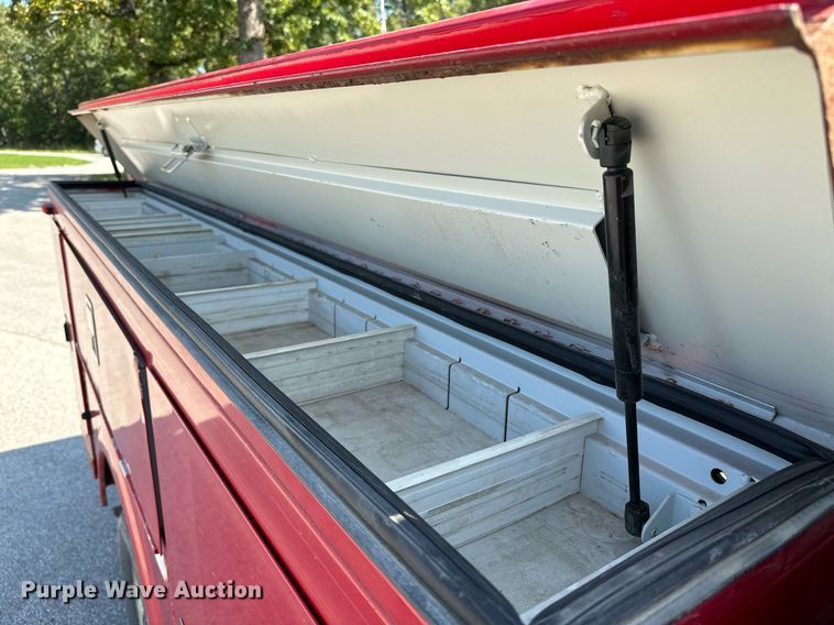 image for item OC9176 2004 Ford F250  Super Duty XL  SuperCab utility bed pickup truck