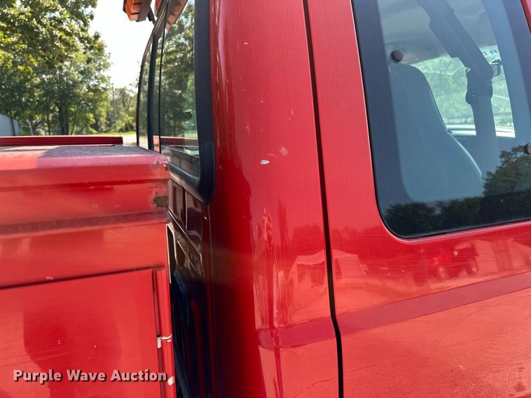 image for item OC9176 2004 Ford F250  Super Duty XL  SuperCab utility bed pickup truck