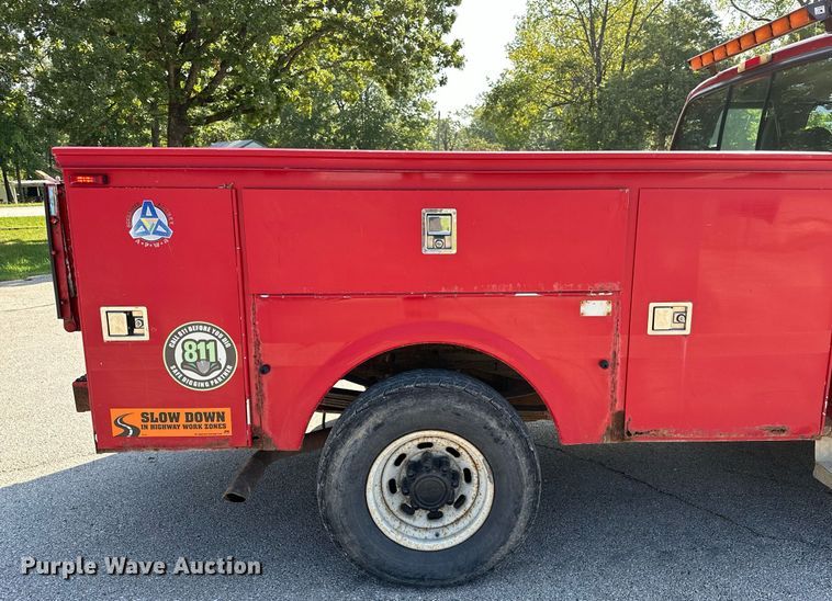 image for item OC9176 2004 Ford F250  Super Duty XL  SuperCab utility bed pickup truck